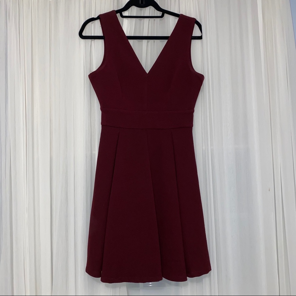 pleated sleeveless v neck Haute Monde maroon dress